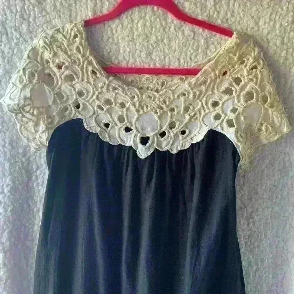 French Connection | Lace lined scoop neck dress  size 4 - Picture 2 of 3
